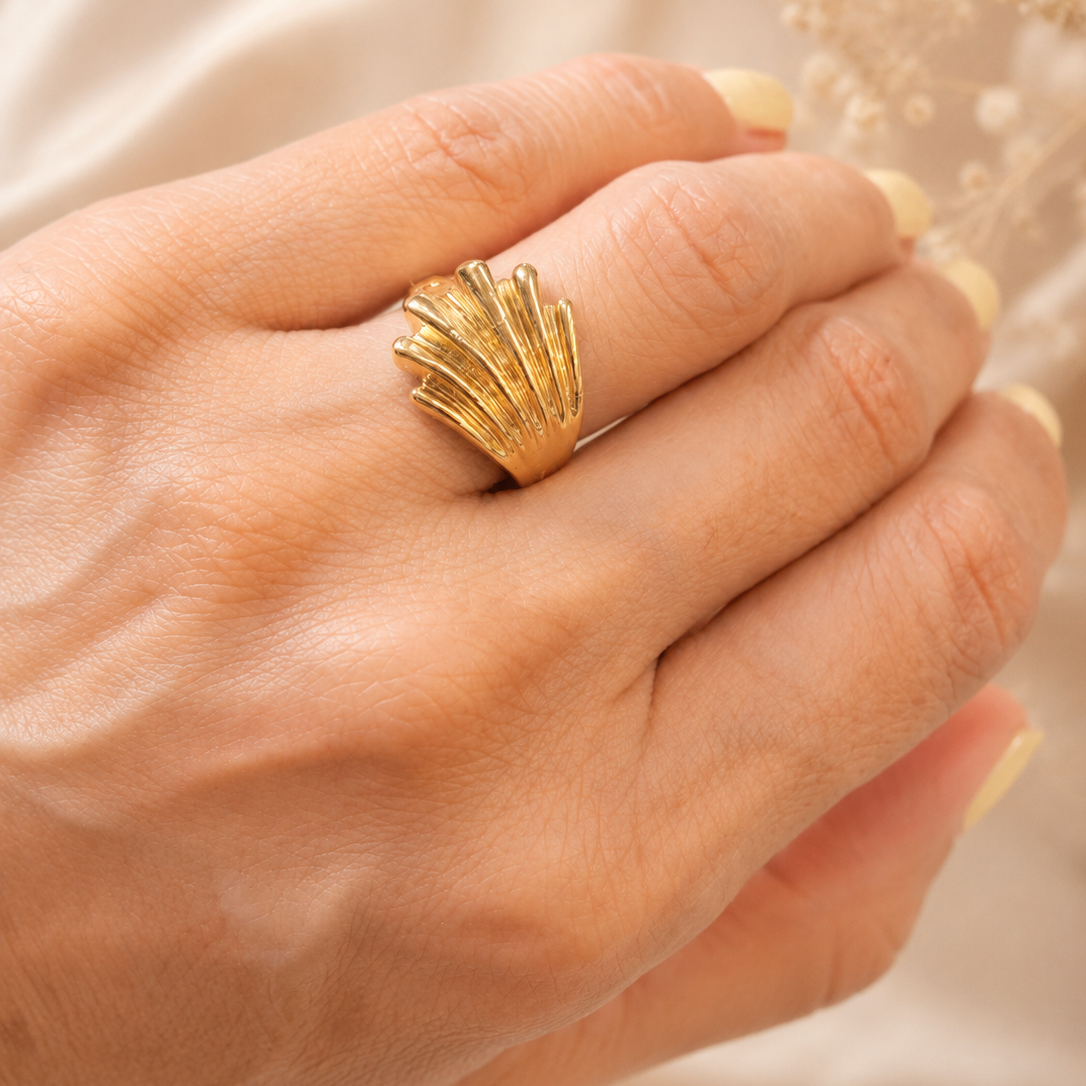 Monica Ring / 3.12 gr / Size 5 / 9 mm / 18K Italian Gold