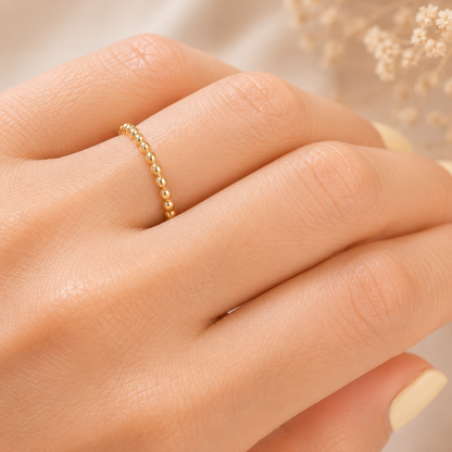 Mari Ring / 1.3 gr / Size 5 1/2 / 18K Gold