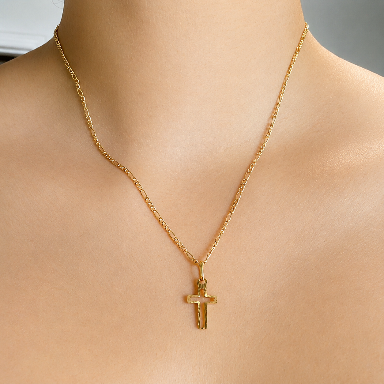 FIGARO CHAIN WITH CROSS PENDANT/ 2.1g/ 45cm / 2mm/ 18k ITALIAN GOLD