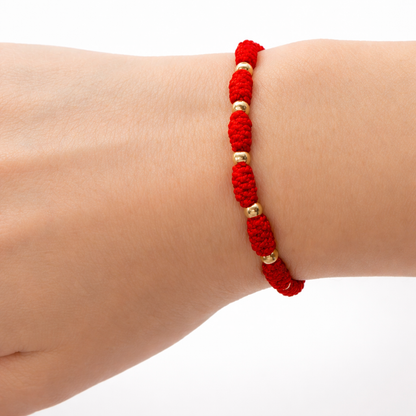7/PULSERA NUDO CON CUENTAS DE ORO