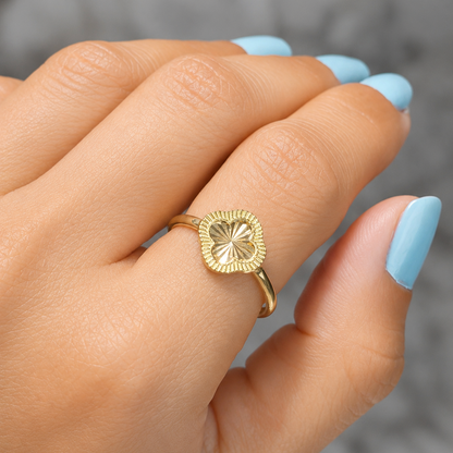 Anillo Trébol / 1,5 g / Talla 8 / Oro 18K