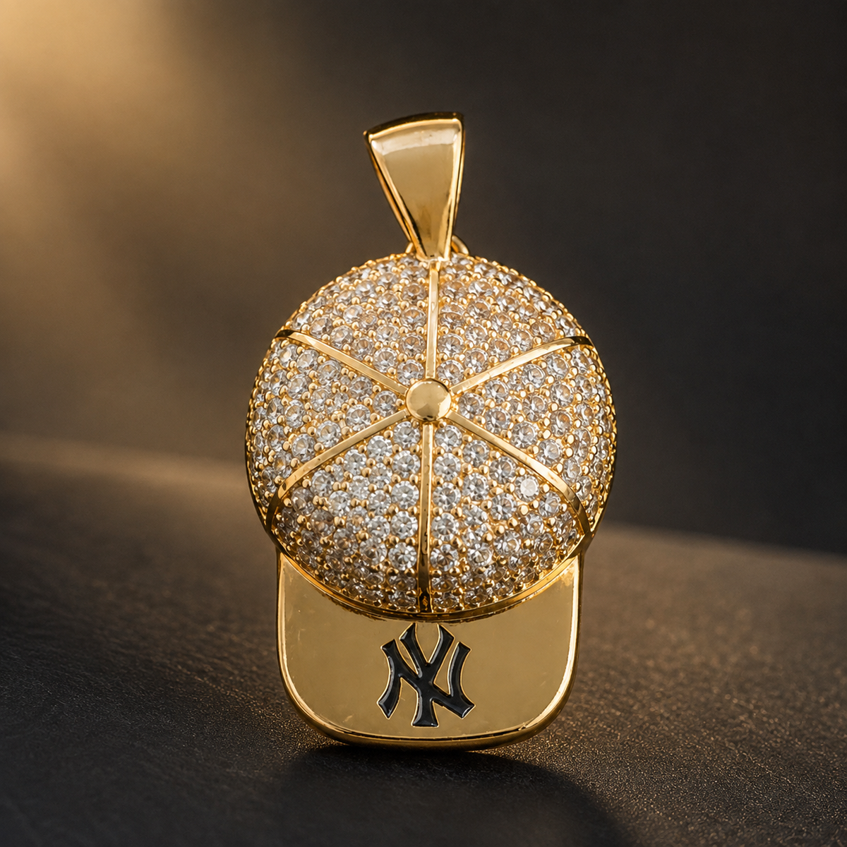 Cap Pendant with Stones / 5.72 gr / 3.2 cm / 18K Italian Gold