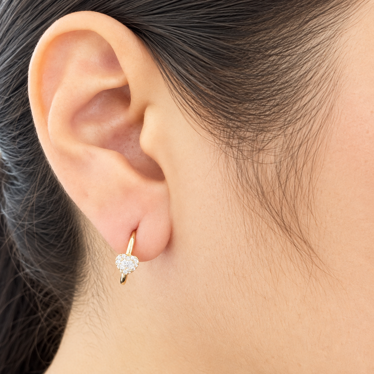 Halo Zirconia Huggie Earrings
/1.77gr / 1.6cm / 18k Italian Gold