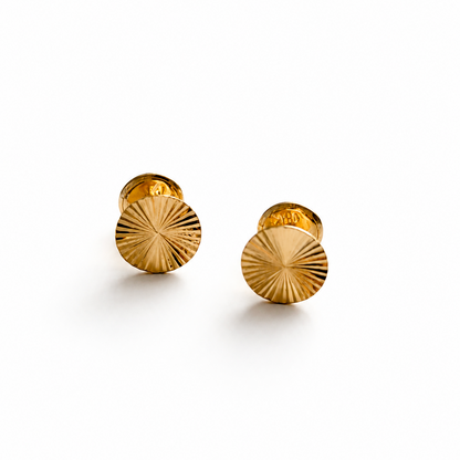 PENDIENTE DE ORO CON DIAMANTES EN FORMA DE CÍRCULO