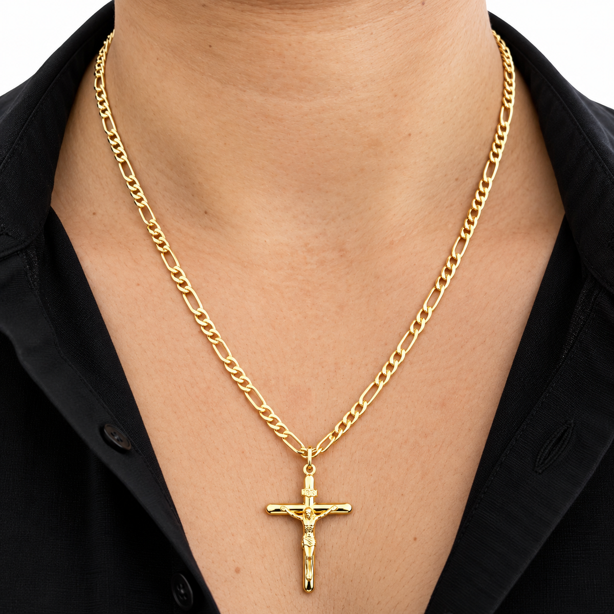 Cadena Fígaro con dije / 8.6 gr / 60 cm / 4.8 mm / Oro italiano 18K