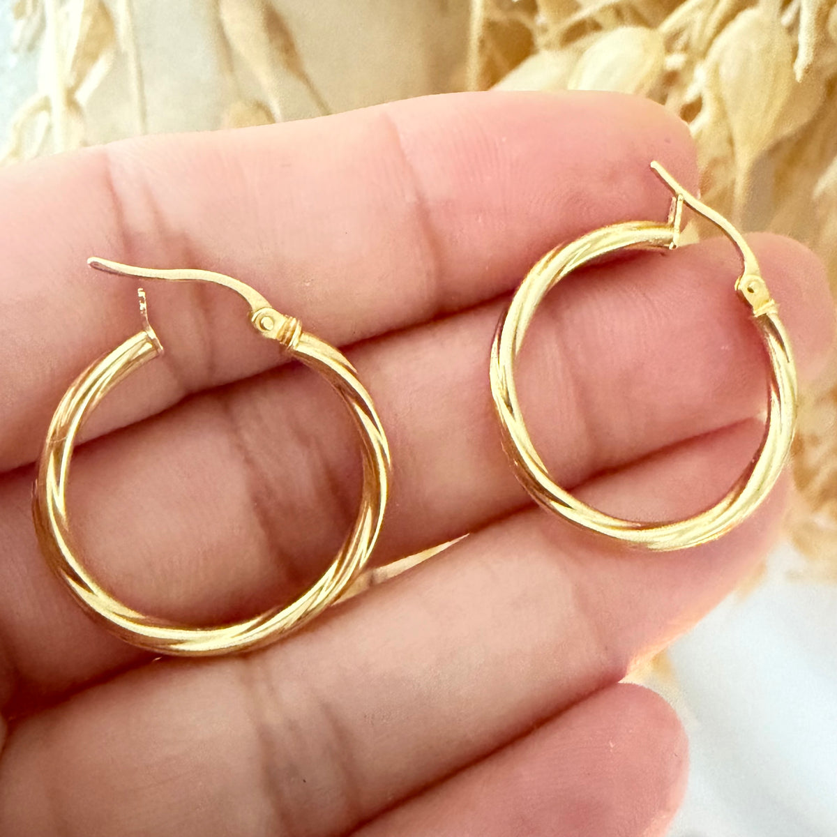 Marilyn Twisted Hoop Earrings/ 1.4 gr / 3.5 cm / 18K Italian Gold