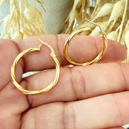 Marilyn Twisted Hoop Earrings/ 1.4 gr / 3.5 cm / 18K Italian Gold