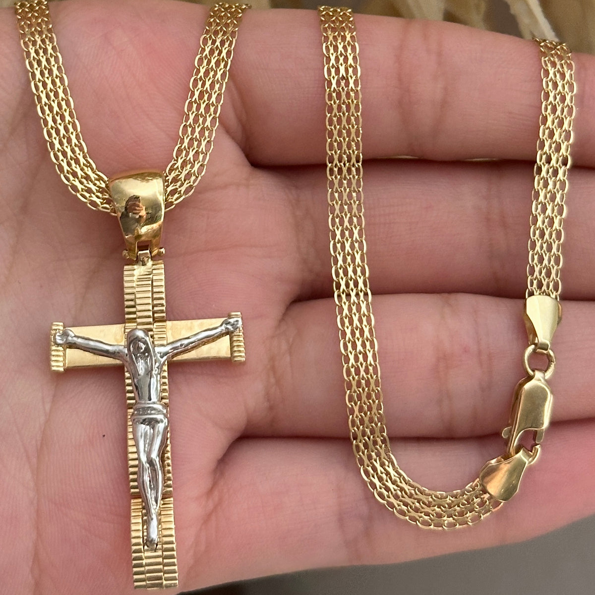 Bismarck Chain with Two-Tone Cross Pendant / 13.8 gr / 60 cm / 4.8 mm / 18K Italian Gold