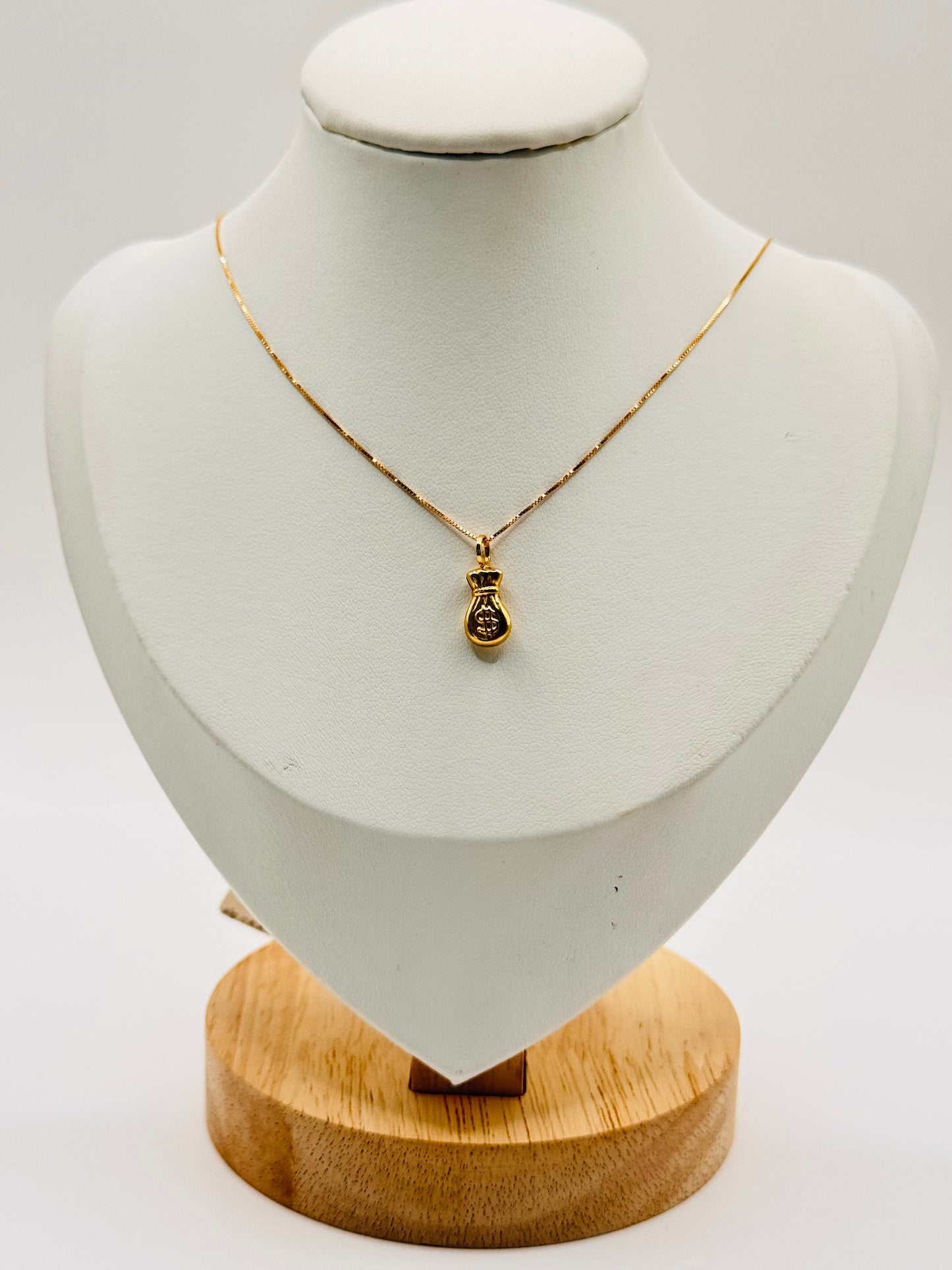 CHAINS WITH MONEY BAG PENDANT