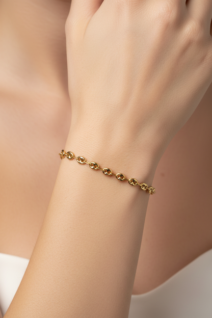 Modelo usando pulsera GC - fotografía profesional catálogo