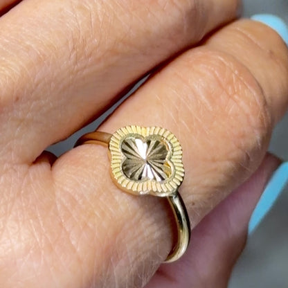 Anillo Trébol / 1,5 g / Talla 8 / Oro 18K