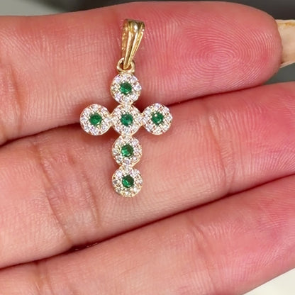 Cross Pendant with Green Zirconia
/ 1.48gr / 2.5cm / 18K Gold