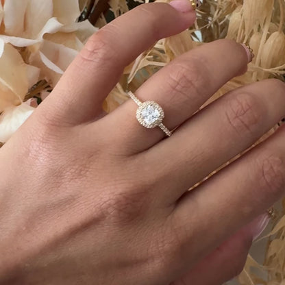 Square Stone Solitaire Ring / 2.52g / Size 7/ 18K Italian Gold