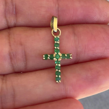Emerald Cross Pendant
/ 1gr / 2.5cm / 18K Gold