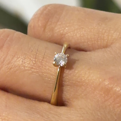 Solitaire Ring / 1.74 gr / Size 10 1/2 / 18K Italian Gold