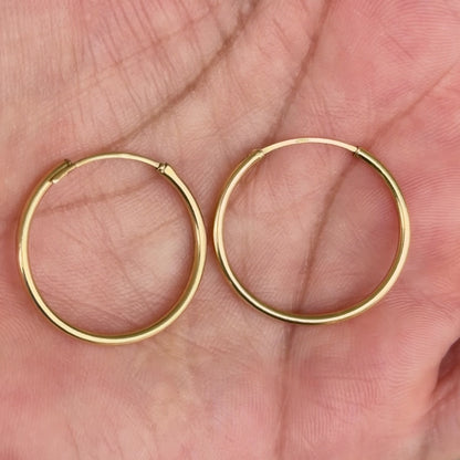 Thin Hoop Earrings / 1.37gr / 2.4cm / 18k Italian Gold