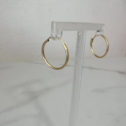 Thin Hoop Earrings / 0.60 gr / 1.6 cm / 18K Italian Gold