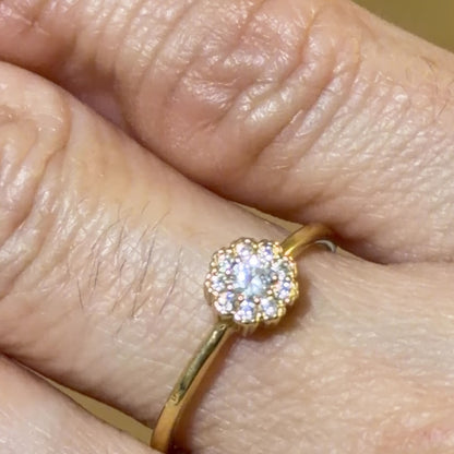 Flower Ring with Stone / 1.74 gr / Size 6 1/2 / 18K Italian Gold