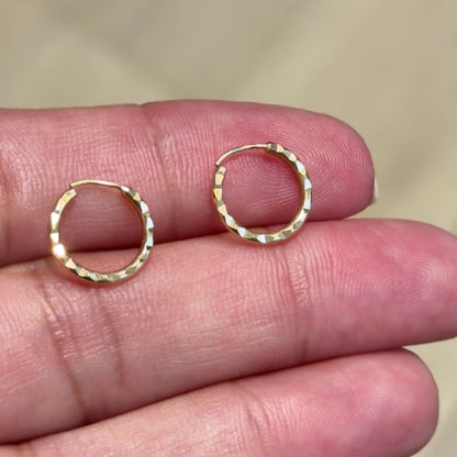 Diamond-Cut Hoop Earrings / Per Piece / 1 cm / 18k Italian Gold