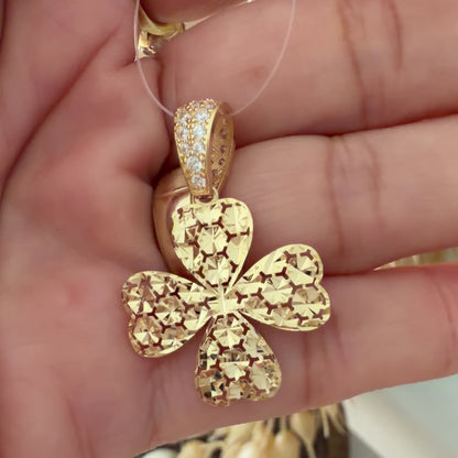 Four Heart Clover Pendant/ 2.60gr / 3cm / 18K Italian Gold