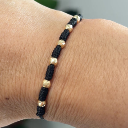 Black 7-Knot Bracelet with Gold Beads/4mm