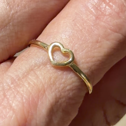 Silhouette Heart Ring / 1.20 gr / Size 8 / 18K Gold
