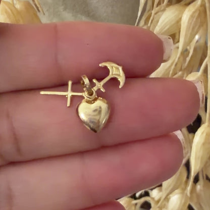 Tres Gracias / 1.08 gr / 1.5 cm / 18K Italian Gold
