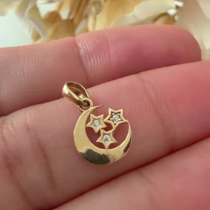 Dije Luna y Estrellas con Zirconias/ 0.90gr / 1.5cm / 18K Italian Gold