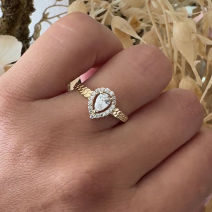 Teardrop Stone Solitaire Ring / 2.22g / Size 8 1/4 / 18K Italian Gold