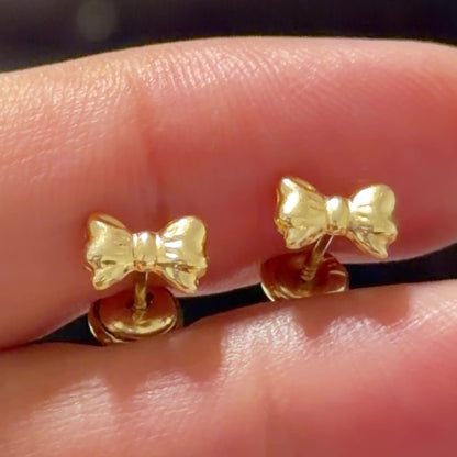 Pendientes de botón con lazo / 0,85 g / 4 mm / Oro de 18 quilates