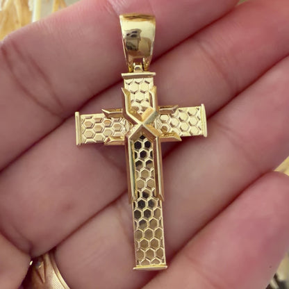 Geometric Honeycomb Cross Pendant
/ 3.58 gr / 4.2cm / 18K Italian Gold