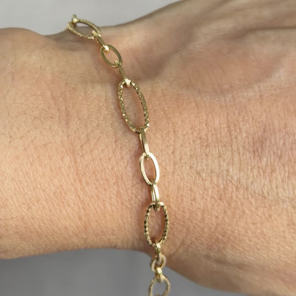 Pulsera de Eslabones Ovalados Tallados / 1.79 gr / 18.5 cm / 5 mm / Oro italiano de 18K
