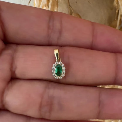 Oval Halo Green Pendant with White Zirconia  / 0.65 gr / 1.3 cm / 18K Italian Gold