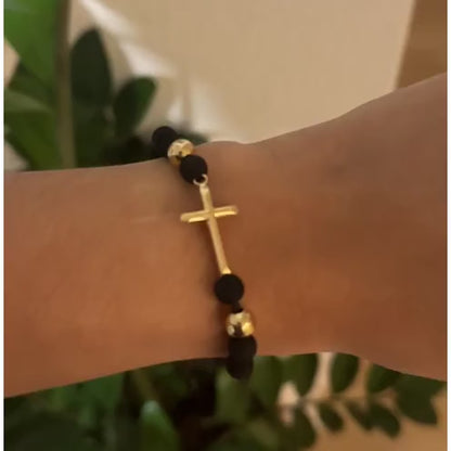 Pulsera Cruz de Macramé Negro con Cuentas de Oro Mate