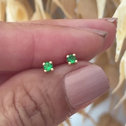 Green Stud Solitaire Earrings / Per piece / 3 mm / Gold 18K