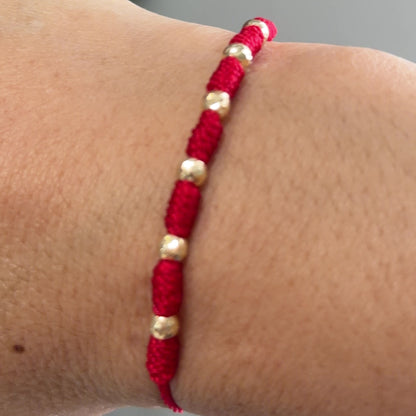 Pulsera roja de 7 nudos con cuentas de oro/4mm