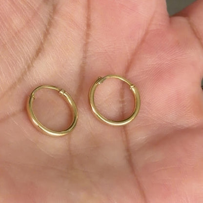 Thin Hoop Earrings / 0.70gr / 1.3cm / 18k Italian Gold