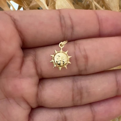 Smiling Sun Pendant / 0.77 gr / 1.8 cm / 18K Italian Gold