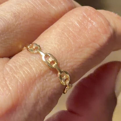 Gucci Ring / 1.36 gr / Size 8 / 18K Gold