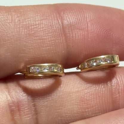 Gold Hoop Earrings with White Stones 0.9gr / 1 cm / 18k Italian Gold