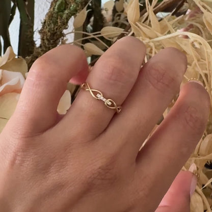 Double Infinity Solitaire Ring / 1.21 g / Size 7 / 18K Italian Gold