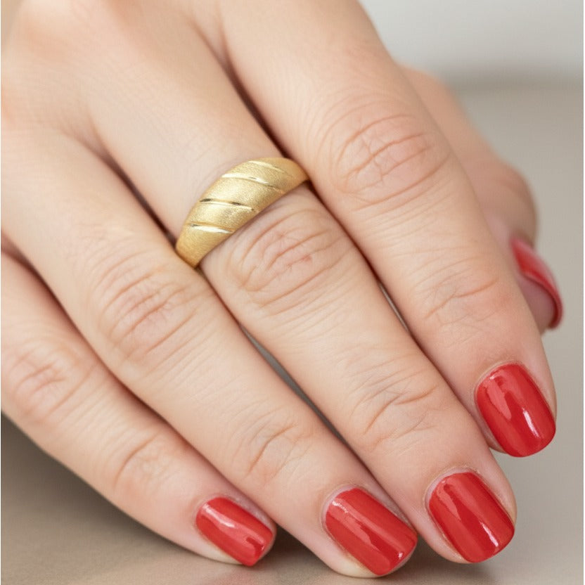 Anillo Texturizado / 1.4 gr / Talla 7 1/2 / 7 mm / Oro 18K