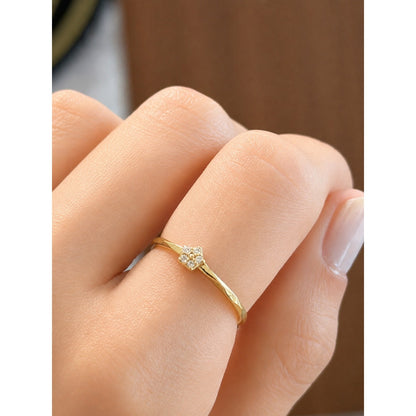 Flower Ring with Stone / 0.96 gr / Size 6 3/4 / 18K Italian Gold
