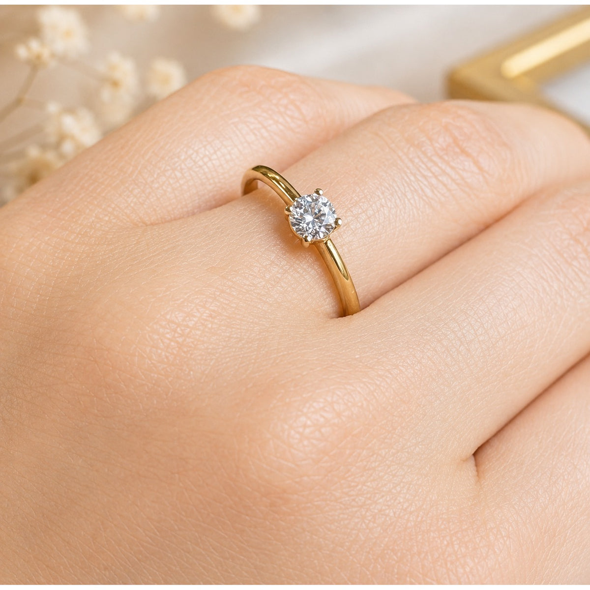 Solitaire Ring / 1.96 gr / Size 7 1/2 / 18K Italian Gold