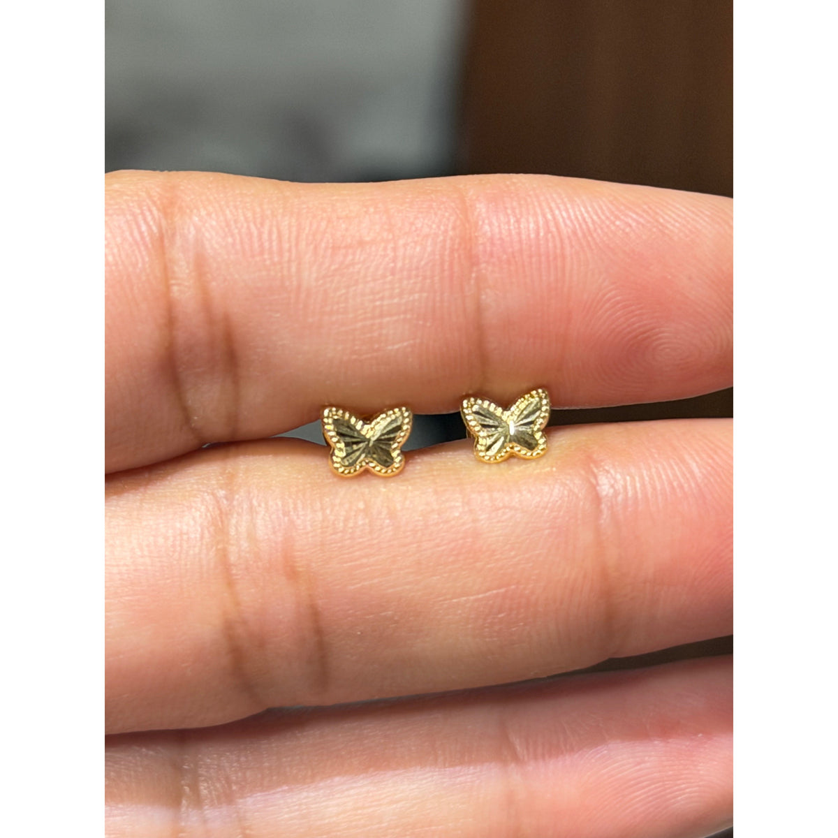 Diamond-Cut Butterfly Stud Earrings / Pza / 5 mm / 18K